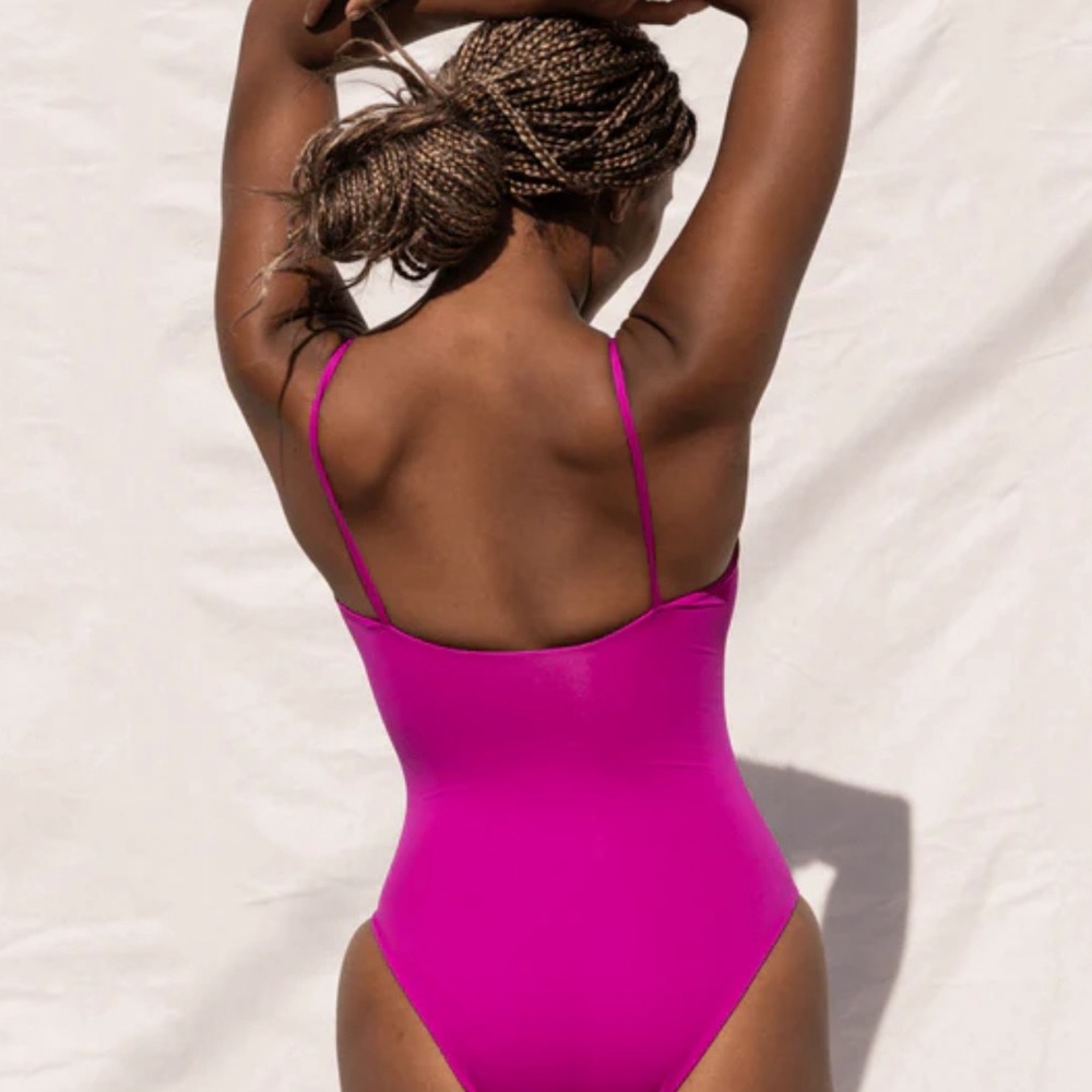 LOF Women’s One Piece Bathing Suit - Sz Large